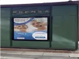 Quiosco publicitario en el Centro histórico de Sevilla, junto a Sierpes y plaza Nueva